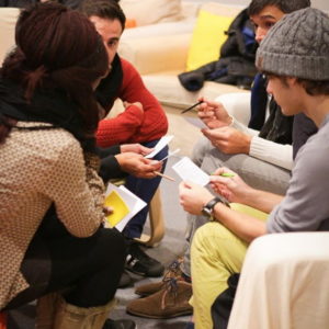 Des jeunes en pleine discussion (illustration) - photo © https://www.instagram.com/epg_geneve