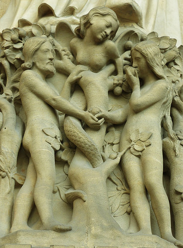 Sculpture de 'Lilith, Adam et Eve - http://www.flickr.com/photos/153656233@N04/36448325714 Found on flickrcc.net