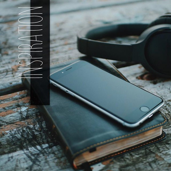 Une Bible, un casque audio, et un smartphone - Instagram de l'EPG