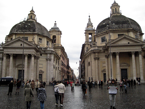 Les deux églises jumelles de la Piazza del Popolo à Rome - http://www.flickr.com/photos/82129006@N00/2177089885 Found on flickrcc.net
