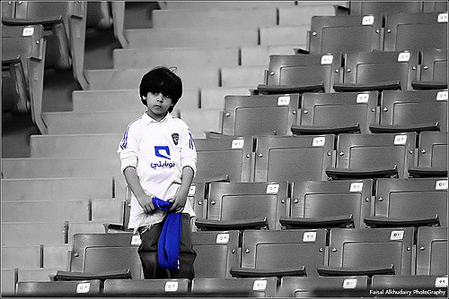 Un enfant seul et triste dans un stade de foot (illustration) - http://www.flickr.com/photos/32122928@N08/4463603661 Found on flickrcc.net