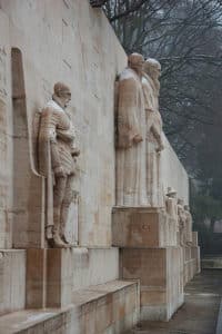 Le "mur des Réformateurs" à Genève - Image: 'Mur des RÃ©formateurs' by Cha già José 
 https://creativecommons.org/licenses/by-sa/2.0/ http://www.flickr.com/photos/12448900@N04/5411346477