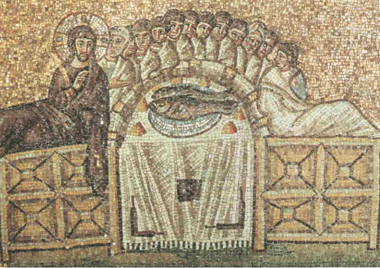 Mosaïque représentant le repas du Ressuscité mangeant du poisson grillé (Sant'Apollinare in Classe, Ravenne, Italie)
