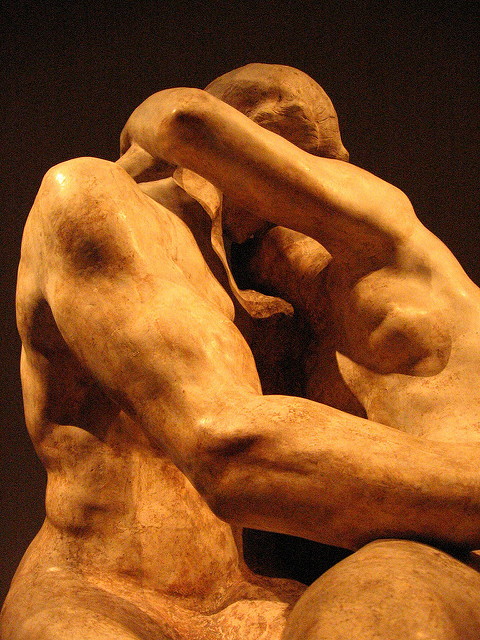 Rodin : le baiser - http://www.flickr.com/photos/14012786@N00/2584804971 Found on flickrcc.net