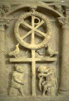 image chrétienne des premiers siècles : Chrisme, colombes et croix