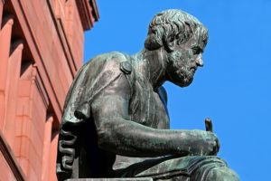 Illustration : une statue d'Aristote (Albert Ludwigs Universität) - Image par1195798 de Pixabay