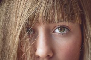 oeil et nez d'une jeune fille - Image par Pezibear de Pixabay