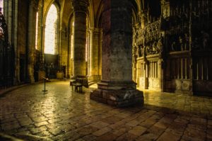 intérieur de la cathédrale de Chartres - Photo by Mick Haupt on Unsplash