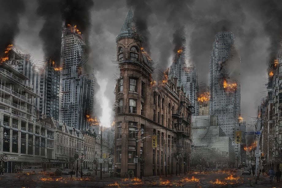 composition de Manhattan en flammes - Image par Brigitte Werner de https://pixabay.com/fr/photos/apocalypse-guerre-catastrophe-2459465/