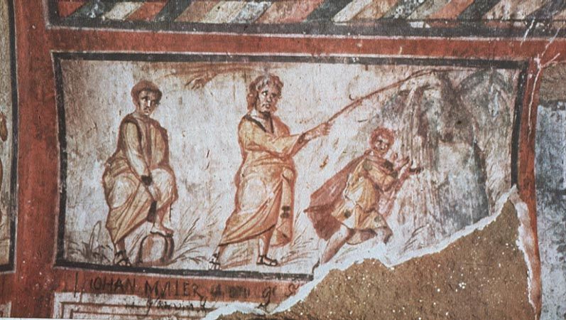 Peinture sur le mur d'une catacombe paléochrétienne. (le cubique du mouton) Moïse délaçant ses sandales. / Moïse (ou Pierre ?) frappant un rocher pour avoir de l'eau (dans le désert ?). sur Wkimedia commons