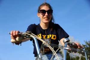 jene femme sur un vélo - Photo by Pauline FLEITH on https://unsplash.com/photos/8DJcVh2VloQ 