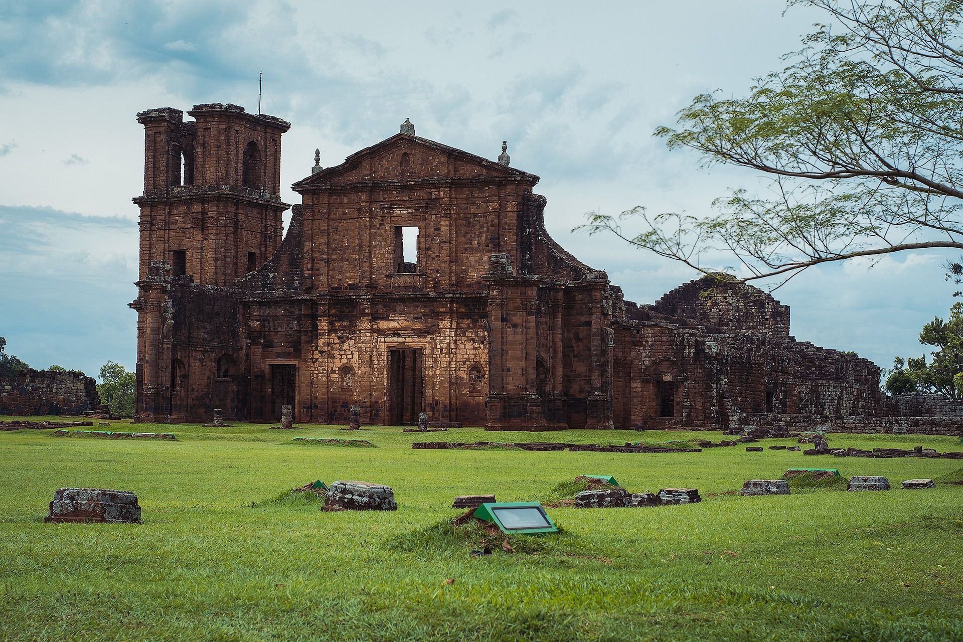 Au Brésil, ancienne église de mission jésuite en ruine - Image par maxicarre de https://pixabay.com/fr/photos/missions-j%c3%a9suites-des-j%c3%a9suites-2437957/