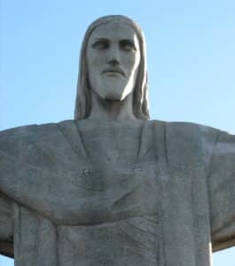 Statue du Christ rédempteur (Paul Landowski, 1931, Rio de Janeiro) - Photo de Claudio Mota recadrée https://www.pexels.com/fr-fr/photo/statue-monument-sculpture-pierre-9945990/