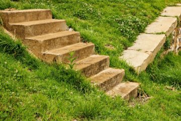 Curieux escalier en pierre dans l