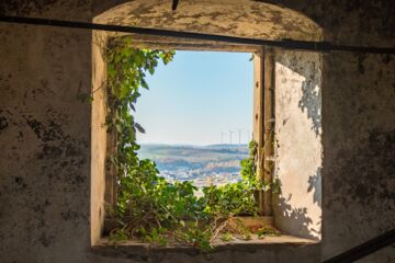 « La Parole a été faite chair, elle a planté sa tente en nous, pleine de tendresse et de fidélité. » (Jean 1:14)