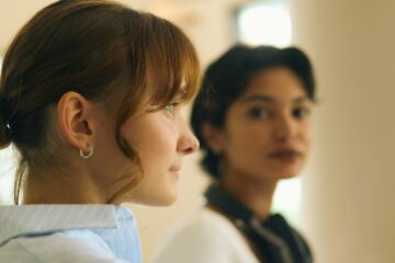 Deux femmes, dont on se demande si elles sont seurs, l